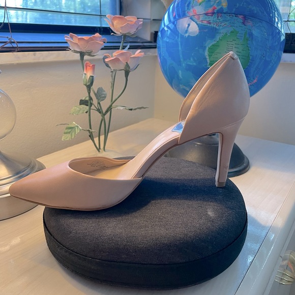 Vince Camuto Kain Pointed Toe Leather Heels - Picture 6 of 12